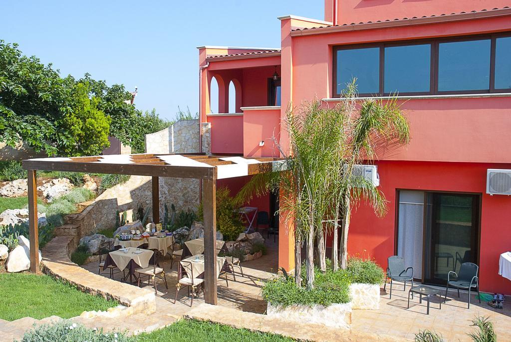 Pozzillo San Rocco Bed & Breakfast Arnesano Exterior photo